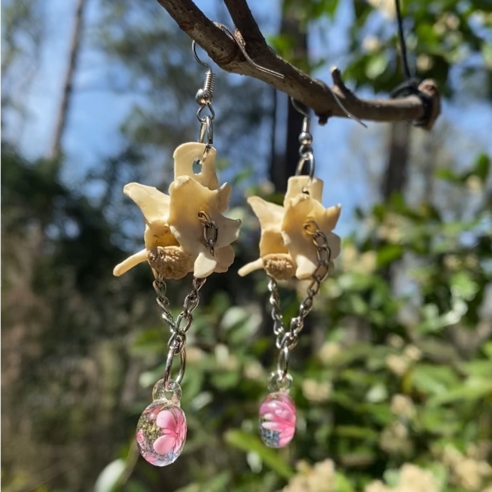 Real Possum Vertebrae Glass Flower 🌸 Charm Earrings - Picture 6 of 17